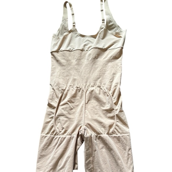 SPANXsculpt OnCoreOpen-Bust Mid-Thigh Bodysuit Nude XL Booty Enhancing Shapewear - Picture 8 of 9